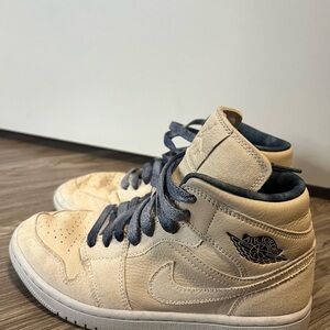 Jordan Cream and Blue Sneakers Mid-Top Iconic Design